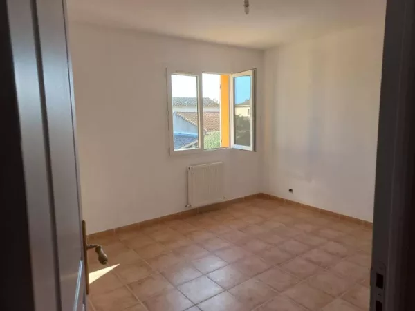 À VENDRE VILLA TYPE 4 BERRE L'ETANG - Image 2